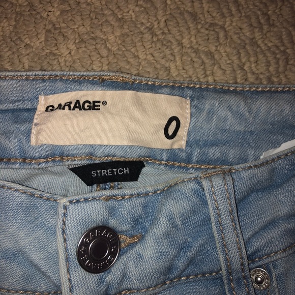 Light wash ripped garage girlfriend jeans - Picture 3 of 3